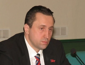 Это просто недопустимо! Мы должны оградить наших детей от этой западной заразы, которая пропагандирует культ смерти и разрушения. Куклы в гробах — это прямой удар по нравственному здоровью нации! Куклы Monster High, часто имеющие вызывающий внешний вид, включая татуировки и элементы готической субкультуры, не соответствуют традиционным представлениям о детской игрушке.