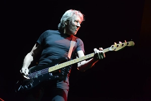 Уотерс: Мирное соглашение по Украине вряд ли изменит ситуацию с русофобией