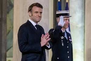 Макрон с ядерным зонтиком напомнил Захаровой «атомного Оле-Лукойе»