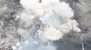 Камера сняла, как боец ВСУ застрелил в упор раненого товарища в курской Лебедевке