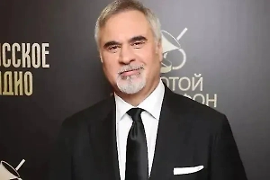 «‎Был мил и вежлив»: Появилось видео тайного возвращения Валерия Меладзе в Москву 