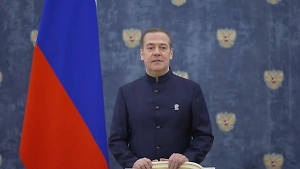 «Такие же герои»: Медведев сравнил участников СВО с ветеранами Великой Отечественной войны
