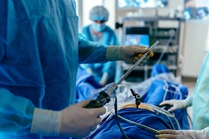 Перепутали на столе: Врачи прооперировали не ту бабушку, скрыли ошибку и довели её до смерти