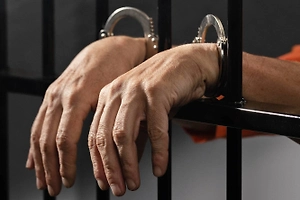 За оскорбление чувств верующих просят до 5 лет из-за скандала с куличом и дилдо