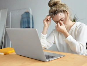 Требуется инвалидность: Депутаты ГД поддержали идею включить дорогие лекарства от мигрени в ОМС