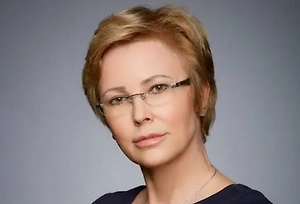 Мигрень — это достаточно серьёзное заболевание, которым страдают в основном интеллектуальные женщины детородного периода. Иногда оно действительно приводит к тому, что люди не могут работать и выполнять свои обязанности: 2–3 дня они вынуждены лежать в тёмной комнате с закрытыми шторами и дикими головными болями.