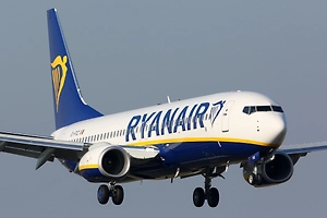 Пьяный пассажир Ryanair домогался стюардессы на рейсе в Дублин