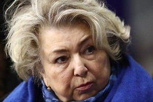 «Шутит и в курсе всех дел»: Попавшая в реанимацию Татьяна Тарасова идёт на поправку
