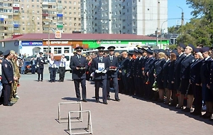 В Оренбуржье сотни человек простились с убитым при задержании полицейским