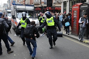 Тысячи жителей Лондона вышли на акцию протеста из-за цен на жильё