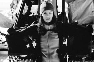 Актриса из «Багровых рек» Надя Фарес умерла после сердечного приступа в бассейне