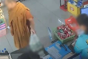 «Пенный» грех: В Таиланде монаха изгнали из монастыря за любовь к пиву
