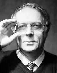 Построена модель, которая показывает, как глобальное потепление может привести к резкому похолоданию на европейском континенте, в европейской части России и в Северной Америке. Речь идёт о том, что в результате у нас тают льды Гренландии. Большое количество пресной воды, которое при этом образуется, поступает в Северную Атлантику и затрудняет работу «конвейера», переносящего тепло от тропических широт в полярные области и обогревающего Европу, европейскую часть России и вообще всё Северное полушарие