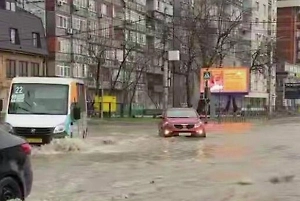 «Мама, мы не хотим умирать!» Дагестанец спас женщину с четырьмя детьми во время сильнейшего за век наводнения