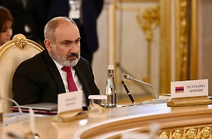 Пашинян снял странное видео с «цифровыми кодами» перед визитом в Москву