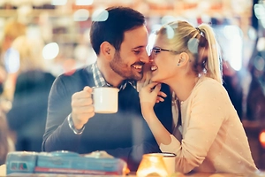 Измена или безобидная игра? Каждый третий россиянин флиртует в отношениях и считает это нормой

