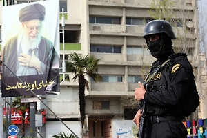 Конгресс США не даст Трампу воевать с Ираном более двух недель, заявил политолог