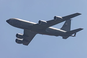 Самолёт-заправщик ВВС США подал сигнал бедствия в районе острова Крит