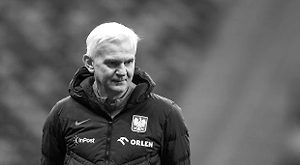 Тренер сборной Польши потерял сознание на тренировке и умер в 49 лет