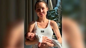 Школа, бассейн и прогулки в парике: Как проходят будни тяжелобольной Лерчек