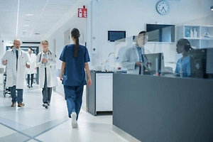 «Они ничего не сделали»: Врачи 20 минут болтали в палате на фоне умирающего пациента