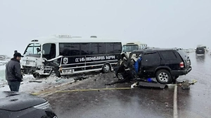 Автобус сопровождения соратников Пашиняна попал в ДТП в Армении