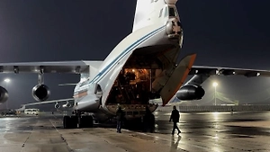 «Добро пожаловать домой, мужики!» Минобороны показало видео прибытия самолёта с вернувшимися из плена бойцами