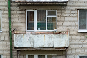 Россиян предупредили о штрафе за курение на балконе