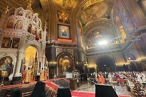 Христос Воскресе! Как встречали Пасху в главном храме страны — репортаж Life.ru