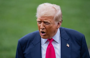 «Явно не в себе»: Трампа требуют отстранить от власти