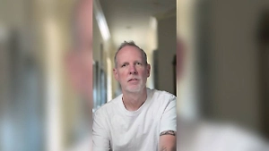 Гитарист No Doubt сообщил о болезни Паркинсона за месяц до гастролей