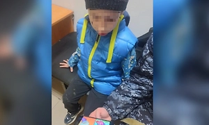 Ребёнка-маугли нашли среди мусора под присмотром пьяницы в квартире в Ленобласти