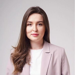 Если говорить о конкретных ориентирах, то свежие рейтинги за 2026 год подтверждают лидерство НИУ ВШЭ, МГУ и МФТИ. Для тех, кто нацелен на инженерные и технические специальности, традиционно сильны Бауманка, МИФИ, Петербургский политех. В экономике и управлении — ВШЭ, РАНХиГС, Финансовый университет. В IT и цифровых технологиях стоит присмотреться к МФТИ, ИТМО, Иннополису. В медицине — Сеченовский университет. В международных отношениях — МГИМО.