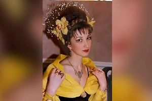 Дочь фармкороля Брынцалова показала архивные фото матери из 90-х