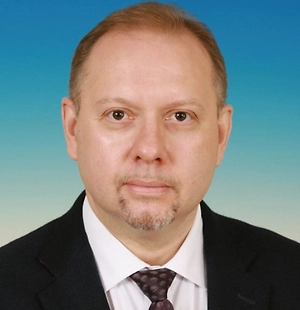 Только так они могут удержать свою власть. Мы знаем, что их рейтинги падают, экономика падает, и им нужно оправдываться и говорить: «Мы мобилизуем население, отменяем какие-нибудь выборы». В общем, устроить некую мобилизацию, но исключительно посредством откровенной войны с Россией.