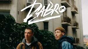 «Просили подарить, а потом своровали»: Петербургское кафе обвинило дуэт Dabro в краже логотипа