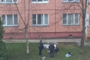 В Подмосковье ребёнок выпал из окна 9-го этажа вместе с москитной сеткой