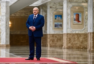«Не тратить лишние деньги»: Лукашенко велел министру объехать страну и позакрывать ФАПы