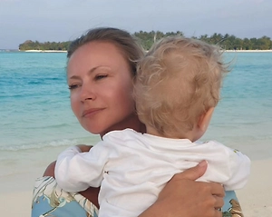 «Ребёнка не отдам»: Мария Миронова обвинила бывшего мужа в избиении брата и слежке
