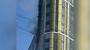 В Сети появилось видео с места удара беспилотника по высотке в Екатеринбурге