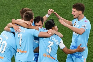 «Зенит» обыграл «Ахмат» 2:0 и продолжает погоню за «Краснодаром»