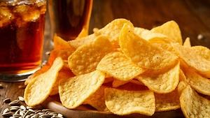 Идеальная среда для бактерий: Названы самые опасные для зубов продукты