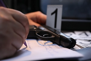 Мужчина обстрелял соседей из пневматического пистолета в Татарстане