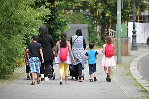 Пособия детям мигрантов будут давать через 5 лет после получения гражданства