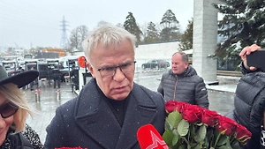 «Сама погода плачет, мы тоже»: Хоркина и Фетисов проводили Пиманова в последний путь