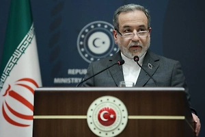 «Зачем он просит о переговорах?» Аракчи разоблачил браваду Трампа о «победе» над Ираном