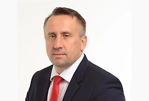 Но на практике пациенты сталкиваются с трудностями. Когда у человека подозревают рак, каждый потерянный день может стоить жизни. Сроки в законах прописаны, но сам человек вынужден бегать по кабинетам, выбивать направления, записываться на обследования.