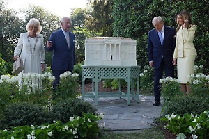 Трамп похвастался перед Карлом III американскими пчёлами