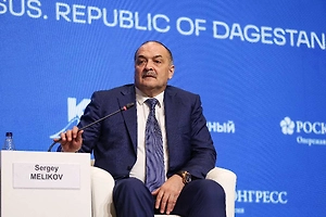 Глава Дагестана наградил волонтёров, помогавших бороться с паводками