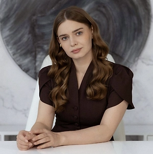 Какой запас у психики — сложный вопрос, потому что психика у каждого человека — самостоятельная единица, и она очень сильно зависит от факторов, которые происходили в течение жизни. Если психика часто подвергается стрессовым моментам, она становится более подвижной и податливой к новым жизненным ситуациям. Грубо говоря, она обрастает неким панцирем. И, конечно, стресс на работе может также привести к тяжёлым последствиям, особенно когда напряжение растёт.